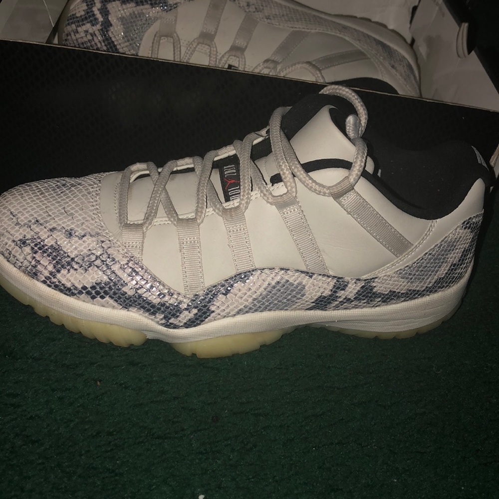 Air Jordan 11 Retro Low LE Light Bone Snakeskin